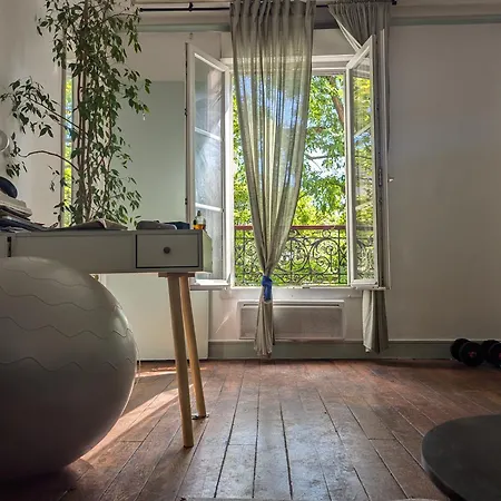 Cosy Flat In Paris